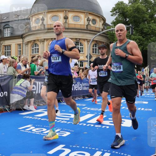 29.06.2025 - hella hamburg halbmarathon Strokosch-Dieckow http://msf.ph/oto/8309118 29.06.2025 10:56:40 Ziel 2083, 2378, 3836, 4152, 5721, 6416, 6759, 7037, 7646, 8311, 8744, 8825, 8996, 9488, 9562, 11083, 11870, 12509, 13863, 14369, 14461, 15134, 15145, 15431, 15712, 16043, 16121, 17133, 17259, 18340, 18634, 18899, 19120 meine-sportfotos.de