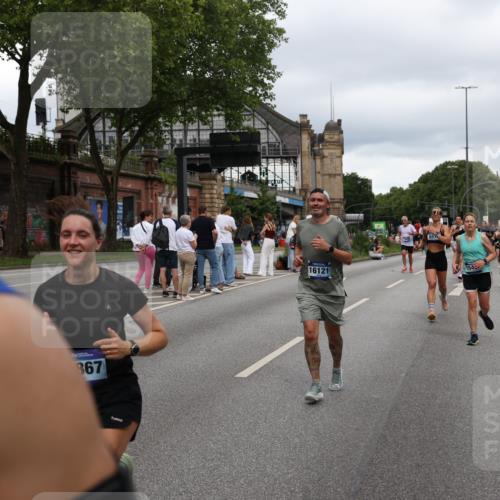 29.06.2025 - hella hamburg halbmarathon Yannick Fuchs http://msf.ph/oto/8309122 29.06.2025 10:50:32 20KM 1583, 1955, 2083, 2741, 3413, 3836, 4152, 5418, 5492, 5570, 6399, 6416, 6835, 7037, 7547, 7716, 8393, 8542, 8652, 8669, 8968, 8996, 9246, 9488, 9727, 9884, 9903, 9907, 9934, 10084, 10093, 10665, 11083, 11212, 12348, 12440, 12523, 12590, 12712, 13394, 13666, 13691, 13750, 14139, 14408, 14588, 14678, 14867, 15097, 15407, 15431, 15695, 16121, 16620, 16634, 16679, 17268, 17660, 17993, 18208, 18652, 18719, 18867, 18899, 19091 meine-sportfotos.de