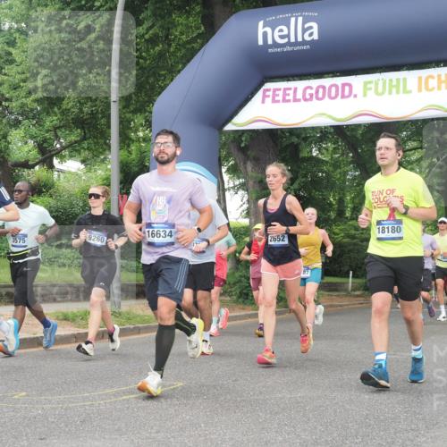 29.06.2025 - hella hamburg halbmarathon KatJ http://msf.ph/oto/8309139 29.06.2025 10:44:25 Zwischen KM18-KM19 2652, 2656, 3575, 4632, 5391, 6892, 7159 meine-sportfotos.de