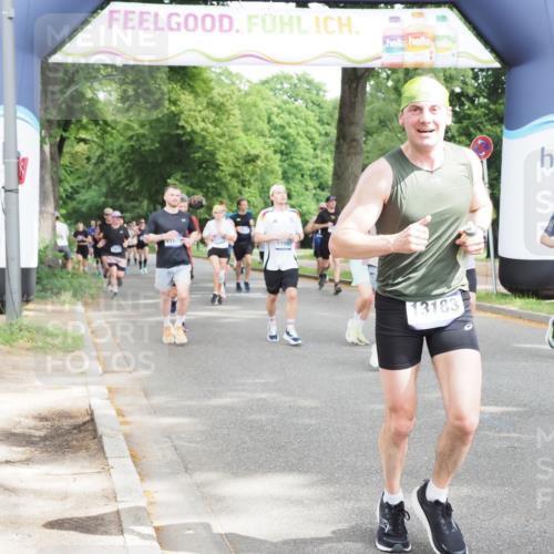 29.06.2025 - hella hamburg halbmarathon MichiJ http://msf.ph/oto/8309166 29.06.2025 10:35:52 Zwischen KM18-KM19 1460, 1884, 2708, 2839, 2869, 2953, 4324, 4553, 6009, 8927, 9348, 10000, 11211, 12549, 13183, 14797, 15735, 15784, 16592, 17007, 17172, 17915, 18430, 18887 meine-sportfotos.de
