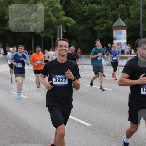 29.06.2025 - hella hamburg halbmarathon Jannik Wohlers http://msf.ph/oto/8309171 29.06.2025 10:38:23 Lombardsbrücke 56, 1232, 1390, 1451, 2576, 2660, 2693, 3307, 3323, 3726, 3927, 4028, 4257, 4259, 4260, 4316, 4320, 4964, 5913, 6695, 6696, 6875, 7148, 7263, 7849, 8367, 8583, 8747, 9004, 9455, 9708, 10554, 10604, 11059, 11635, 11697, 12028, 12072, 12075, 12722, 14557, 14558, 15755, 16181, 16346, 17250, 17333, 18050, 18471, 18504 meine-sportfotos.de