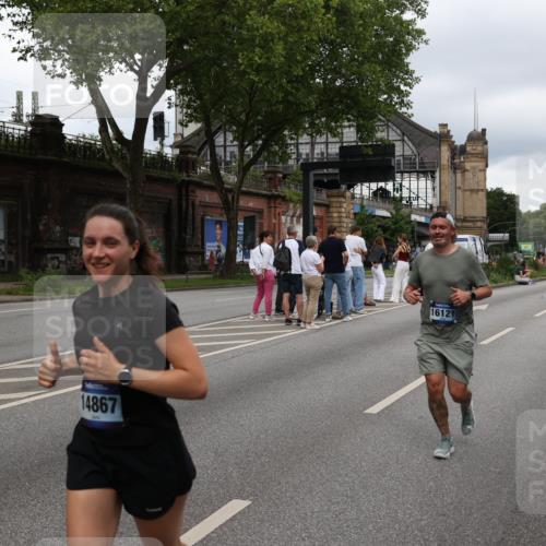 29.06.2025 - hella hamburg halbmarathon Yannick Fuchs http://msf.ph/oto/8309275 29.06.2025 10:50:32 20KM 1583, 1955, 2083, 2741, 3413, 3836, 4152, 5418, 5492, 5570, 6399, 6416, 6835, 7037, 7547, 7716, 8393, 8542, 8652, 8669, 8968, 8996, 9246, 9488, 9727, 9884, 9903, 9907, 9934, 10084, 10093, 10665, 11083, 11212, 12348, 12440, 12523, 12590, 12712, 13394, 13666, 13691, 13750, 14139, 14408, 14588, 14678, 14867, 15097, 15407, 15431, 15695, 16121, 16620, 16634, 16679, 17268, 17660, 17993, 18208, 18652, 18719, 18867, 18899, 19091 meine-sportfotos.de
