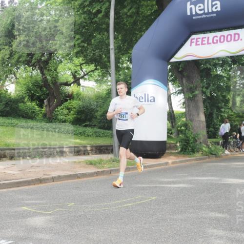 29.06.2025 - hella hamburg halbmarathon KatJ http://msf.ph/oto/8309307 29.06.2025 10:15:03 Zwischen KM18-KM19 1241 meine-sportfotos.de
