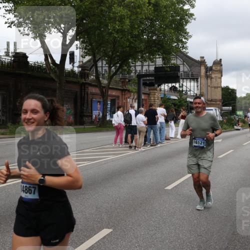 29.06.2025 - hella hamburg halbmarathon Yannick Fuchs http://msf.ph/oto/8309320 29.06.2025 10:50:32 20KM 1583, 1955, 2083, 2741, 3413, 3836, 4152, 5418, 5492, 5570, 6399, 6416, 6835, 7037, 7547, 7716, 8393, 8542, 8652, 8669, 8968, 8996, 9246, 9488, 9727, 9884, 9903, 9907, 9934, 10084, 10093, 10665, 11083, 11212, 12348, 12440, 12523, 12590, 12712, 13394, 13666, 13691, 13750, 14139, 14408, 14588, 14678, 14867, 15097, 15407, 15431, 15695, 16121, 16620, 16634, 16679, 17268, 17660, 17993, 18208, 18652, 18719, 18867, 18899, 19091 meine-sportfotos.de