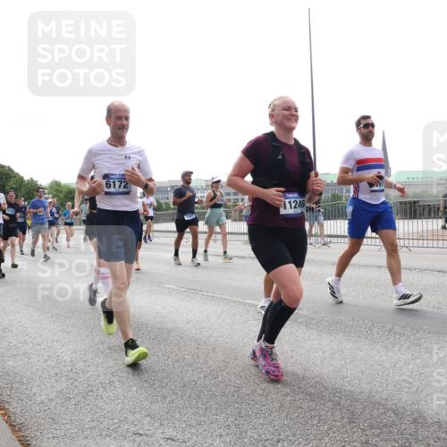 29.06.2025 - hella hamburg halbmarathon Lena Gebhardt http://msf.ph/oto/8309356 29.06.2025 10:37:14 Lombardsbrücke 2104, 2031, 6172, 11246, 1022, 1118, 1253, 1276, 1337, 1339, 1488, 1490, 1597, 1819, 1952, 1954, 2016, 2031, 2072, 2104, 2272, 2480, 2486, 2552, 2640, 3127, 3165, 3714, 3873, 3895, 4097, 4347, 4733, 4762, 4996, 5146, 5171, 5186, 5224, 5538, 5560, 5640, 5786, 5789, 5790, 5940, 6172, 6359, 6584, 6804, 6821, 6955, 7085, 7202, 7235, 7544, 7707, 7773, 7777, 7823, 8007, 8257, 8258, 8315, 8499, 8758, 8811, 8843, 8936, 8937, 9054, 9055, 9295, 9524 meine-sportfotos.de