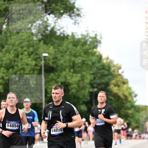 29.06.2025 - hella hamburg halbmarathon Dr. Thomas Lammeyer http://msf.ph/oto/8309411 29.06.2025 10:38:21 Kennedybrücke 1025, 1705, 1764, 1787, 2038, 2276, 2464, 2496, 2510, 2511, 2933, 3829, 4445, 4479, 4824, 4826, 4942, 5096, 5566, 5569, 5691, 6034, 6109, 6574, 6718, 6727, 7324, 7329, 7565, 8202, 8277, 8282, 9094, 9514, 9875, 10007, 10048, 10071, 10561, 10564, 11122, 11229, 11338, 11432 meine-sportfotos.de