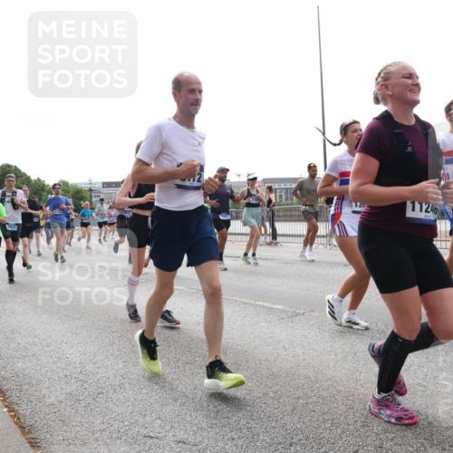 29.06.2025 - hella hamburg halbmarathon Lena Gebhardt http://msf.ph/oto/8309415 29.06.2025 10:37:14 Lombardsbrücke 2104, 2031, 4733, 7707, 135, 11246, 13971, 1022, 1118, 1253, 1276, 1337, 1339, 1488, 1490, 1597, 1819, 1952, 1954, 2016, 2031, 2072, 2104, 2272, 2480, 2486, 2552, 2640, 3127, 3165, 3714, 3873, 3895, 4097, 4347, 4733, 4762, 4996, 5146, 5171, 5186, 5224, 5538, 5560, 5640, 5786, 5789, 5790, 5940, 6172, 6359, 6584, 6804, 6821, 6955, 7085, 7202, 7235, 7544, 7707, 7773, 7777, 7823, 8007, 8257, 8258, 8315, 8499, 8758, 8811, 8843, 8936, 8937, 9054, 9055, 9295, 9524 meine-sportfotos.de