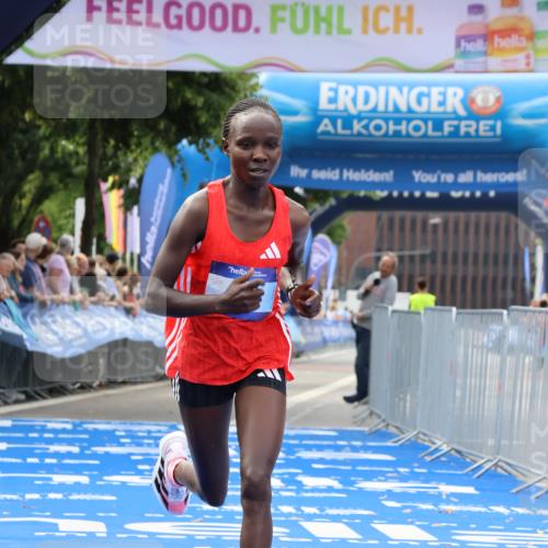 29.06.2025 - hella hamburg halbmarathon Strokosch-Dieckow http://msf.ph/oto/8309437 29.06.2025 10:12:21 Ziel 39, 47 meine-sportfotos.de