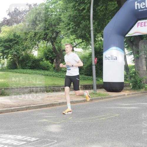 29.06.2025 - hella hamburg halbmarathon KatJ http://msf.ph/oto/8309469 29.06.2025 10:15:03 Zwischen KM18-KM19 1241 meine-sportfotos.de