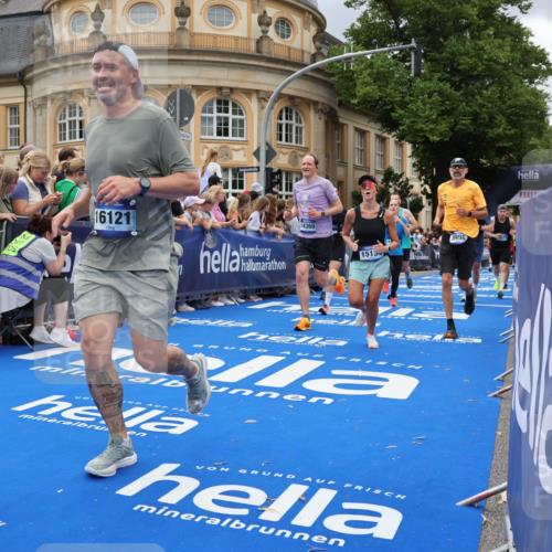 29.06.2025 - hella hamburg halbmarathon Strokosch-Dieckow http://msf.ph/oto/8309518 29.06.2025 10:56:45 Ziel 1955, 2378, 2741, 3836, 4152, 5418, 6835, 7646, 7716, 8744, 8825, 8996, 9488, 11083, 11870, 13816, 14369, 14461, 15134, 15431, 15712, 16008, 16009, 16043, 16121, 16679, 17133, 18340, 18634, 18899 meine-sportfotos.de