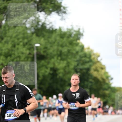 29.06.2025 - hella hamburg halbmarathon Dr. Thomas Lammeyer http://msf.ph/oto/8309525 29.06.2025 10:38:22 Kennedybrücke 1025, 1705, 1764, 1787, 2038, 2276, 2464, 2496, 2510, 2511, 2933, 3145, 3829, 4445, 4479, 4824, 4826, 4942, 5096, 5566, 5569, 5691, 6034, 6109, 6574, 6718, 6727, 7324, 7329, 7565, 8202, 8277, 8282, 9094, 9514, 9875, 10007, 10071, 10561, 10564, 11122, 11338, 11432 meine-sportfotos.de