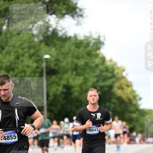 29.06.2025 - hella hamburg halbmarathon Dr. Thomas Lammeyer http://msf.ph/oto/8309537 29.06.2025 10:38:22 Kennedybrücke 1025, 1705, 1764, 1787, 2038, 2276, 2464, 2496, 2510, 2511, 2933, 3145, 3829, 4445, 4479, 4824, 4826, 4942, 5096, 5566, 5569, 5691, 6034, 6109, 6574, 6718, 6727, 7324, 7329, 7565, 8202, 8277, 8282, 9094, 9514, 9875, 10007, 10071, 10561, 10564, 11122, 11338, 11432 meine-sportfotos.de