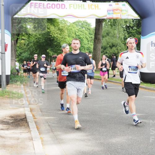 29.06.2025 - hella hamburg halbmarathon MichiJ http://msf.ph/oto/8309570 29.06.2025 10:35:54 Zwischen KM18-KM19 1460, 1884, 2708, 2839, 2953, 4324, 4553, 8234, 8927, 9348, 10000, 11211, 11679, 12549, 13183, 14797, 15784, 16149, 16592, 17007, 17172, 17915, 18430, 18856, 18887 meine-sportfotos.de