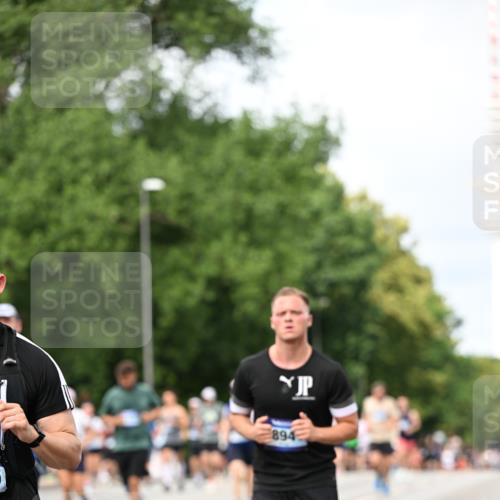 29.06.2025 - hella hamburg halbmarathon Dr. Thomas Lammeyer http://msf.ph/oto/8309582 29.06.2025 10:38:23 Kennedybrücke 1025, 1705, 1764, 1787, 2038, 2276, 2464, 2496, 2510, 2511, 2933, 3145, 3829, 4445, 4479, 4540, 4824, 4942, 5096, 5566, 5569, 5691, 6034, 6109, 6574, 6718, 6727, 7324, 7329, 7565, 7644, 8202, 8277, 8282, 9094, 9514, 9875, 10007, 10071, 10561, 10564, 11122, 11338, 11432 meine-sportfotos.de