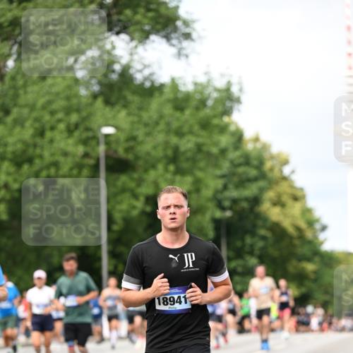 29.06.2025 - hella hamburg halbmarathon Dr. Thomas Lammeyer http://msf.ph/oto/8309682 29.06.2025 10:38:23 Kennedybrücke 1025, 1705, 1764, 1787, 2038, 2276, 2464, 2496, 2510, 2511, 2933, 3145, 3829, 4445, 4479, 4540, 4824, 4942, 5096, 5566, 5569, 5691, 6034, 6109, 6574, 6718, 6727, 7324, 7329, 7565, 7644, 8202, 8277, 8282, 9094, 9514, 9875, 10007, 10071, 10561, 10564, 11122, 11338, 11432 meine-sportfotos.de