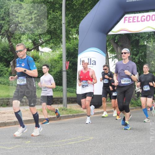 29.06.2025 - hella hamburg halbmarathon KatJ http://msf.ph/oto/8309686 29.06.2025 10:44:31 Zwischen KM18-KM19 1239, 1387, 2652, 2656, 3141, 4579, 6592 meine-sportfotos.de