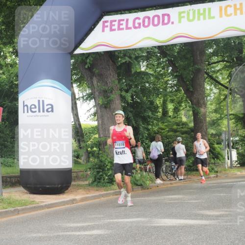 29.06.2025 - hella hamburg halbmarathon KatJ http://msf.ph/oto/8309746 29.06.2025 10:15:09 Zwischen KM18-KM19 1241 meine-sportfotos.de