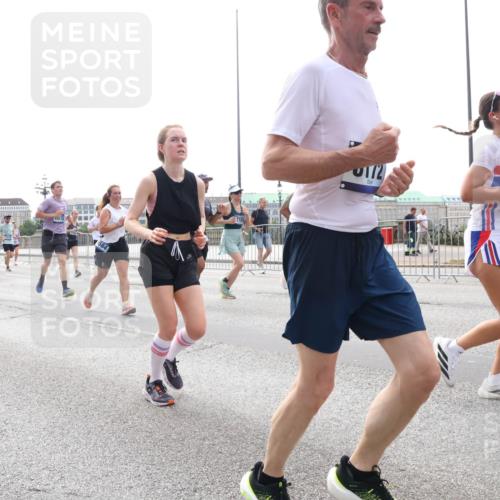 29.06.2025 - hella hamburg halbmarathon Lena Gebhardt http://msf.ph/oto/8309783 29.06.2025 10:37:15 Lombardsbrücke 104, 2031, 4733, 0172, 1022, 1118, 1253, 1276, 1337, 1339, 1488, 1490, 1597, 1819, 1952, 1954, 2016, 2031, 2072, 2104, 2272, 2480, 2486, 2552, 2640, 3127, 3165, 3714, 3873, 3895, 4097, 4347, 4733, 4996, 5146, 5171, 5186, 5224, 5538, 5560, 5640, 5786, 5789, 5790, 5940, 6172, 6359, 6584, 6804, 6821, 6955, 7085, 7202, 7235, 7544, 7707, 7773, 7777, 7823, 8007, 8257, 8258, 8315, 8758, 8811, 8843, 8936, 8937, 9054, 9055, 9295, 9524 meine-sportfotos.de