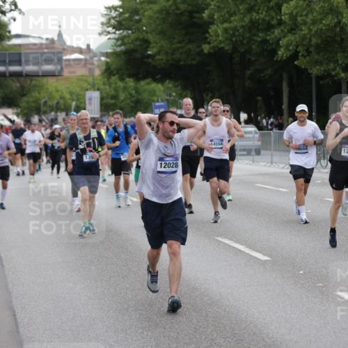 29.06.2025 - hella hamburg halbmarathon Jannik Wohlers http://msf.ph/oto/8309887 29.06.2025 10:38:25 Lombardsbrücke 56, 1232, 1390, 1451, 2524, 2534, 2693, 3307, 3323, 3726, 3927, 4028, 4257, 4259, 4260, 4316, 4320, 4964, 5913, 6695, 6696, 6875, 7263, 7849, 8367, 8583, 8747, 8783, 9455, 9708, 10554, 10604, 11059, 11635, 11697, 12028, 12072, 12075, 12722, 14557, 14558, 15755, 16181, 16346, 16388, 17333, 18050, 18504 meine-sportfotos.de