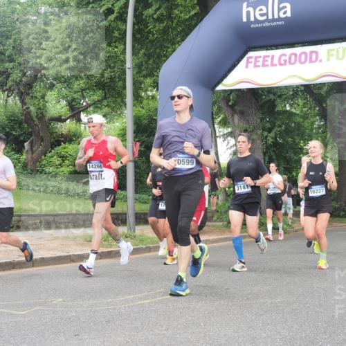 29.06.2025 - hella hamburg halbmarathon KatJ http://msf.ph/oto/8309888 29.06.2025 10:44:31 Zwischen KM18-KM19 1239, 1387, 2652, 2656, 3141, 4579, 6592 meine-sportfotos.de