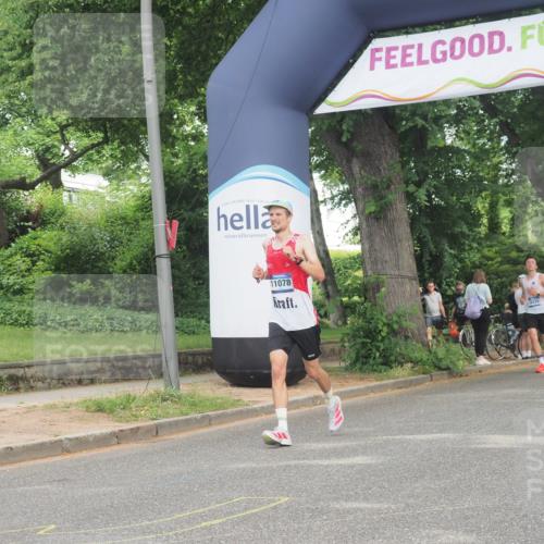 29.06.2025 - hella hamburg halbmarathon KatJ http://msf.ph/oto/8309890 29.06.2025 10:15:10 Zwischen KM18-KM19 1241 meine-sportfotos.de