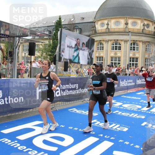 29.06.2025 - hella hamburg halbmarathon Michael Strokosch http://msf.ph/oto/8309910 29.06.2025 10:58:25 Ziel 1595, 4550, 4592, 4708, 5347, 6138, 6147, 7476, 9230, 9485, 11645, 11808, 14355, 15434, 16531, 17415, 18266, 18891 meine-sportfotos.de