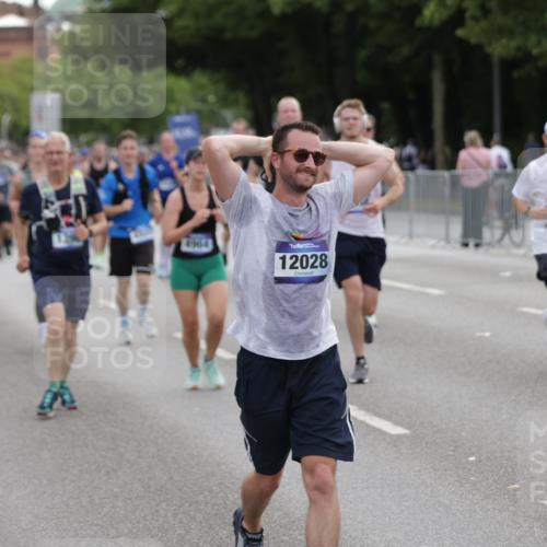 29.06.2025 - hella hamburg halbmarathon Jannik Wohlers http://msf.ph/oto/8309964 29.06.2025 10:38:26 Lombardsbrücke 56, 1232, 1390, 1451, 2524, 2534, 2693, 3307, 3323, 3726, 3927, 4028, 4257, 4259, 4260, 4316, 4320, 4964, 5913, 6875, 7263, 7849, 8367, 8583, 8747, 8783, 9455, 9708, 10554, 10604, 11059, 11635, 11697, 12028, 12072, 12075, 12722, 14557, 14558, 15755, 16181, 16346, 16388, 17333, 18050, 18504 meine-sportfotos.de