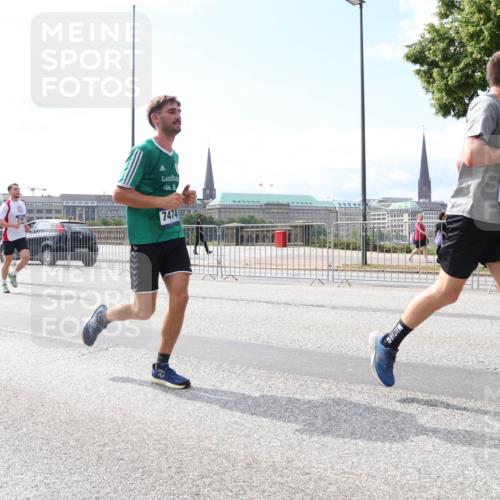 29.06.2025 - hella hamburg halbmarathon Lena Gebhardt http://msf.ph/oto/8309974 29.06.2025 10:12:13 Lombardsbrücke 7474, 1062, 1790, 1850, 2661, 2964, 3262, 3363, 3746, 4453, 4499, 5166, 5176, 5379, 5597, 5598, 6822, 6871, 6966, 7474, 9191, 9253, 9254, 9405, 9428, 9705, 10042, 10409, 10581, 10685, 11507, 11509, 11525, 11537, 11581, 11917, 12473, 13171, 13542, 13958, 14060, 14196, 14313, 14384, 14863, 14868, 15137, 16379, 16976, 17638, 17774, 18261, 18395, 18429, 18655 meine-sportfotos.de