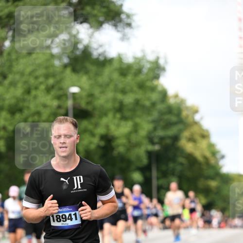 29.06.2025 - hella hamburg halbmarathon Dr. Thomas Lammeyer http://msf.ph/oto/8309983 29.06.2025 10:38:24 Kennedybrücke 1025, 1705, 1764, 1787, 2038, 2276, 2464, 2496, 2510, 2511, 2933, 3145, 3829, 4445, 4479, 4540, 4942, 5096, 5566, 5569, 5691, 6034, 6109, 6574, 6718, 6727, 7324, 7329, 7565, 7644, 8202, 8277, 8282, 9094, 9514, 10007, 10071, 10561, 10564, 11122, 11338, 11432 meine-sportfotos.de