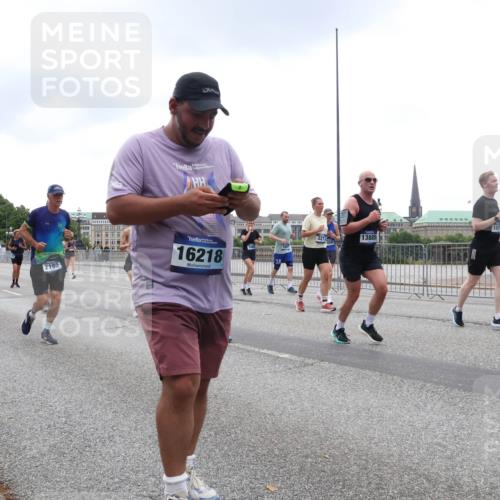 29.06.2025 - hella hamburg halbmarathon Lena Gebhardt http://msf.ph/oto/8309998 29.06.2025 10:46:56 Lombardsbrücke 18924, 782, 2162, 16218, 3277, 13885, 1895, 1073, 1185, 1286, 1363, 1371, 1375, 1593, 1607, 1720, 1837, 1961, 1999, 2162, 2211, 2320, 2327, 2537, 2555, 2556, 2665, 2697, 2981, 3277, 3406, 3407, 3469, 3734, 3823, 4202, 4239, 4296, 4342, 4355, 4483, 4604, 5111, 5114, 5700, 5796, 5953, 6124, 6161, 6485, 6496, 6740, 7073, 7303, 7412, 7430, 7431, 7767, 7827, 8131, 8477, 8486, 8551, 8553, 8684, 8706, 8967, 9691, 10230, 13969, 14261, 15852, 16882, 16987 meine-sportfotos.de