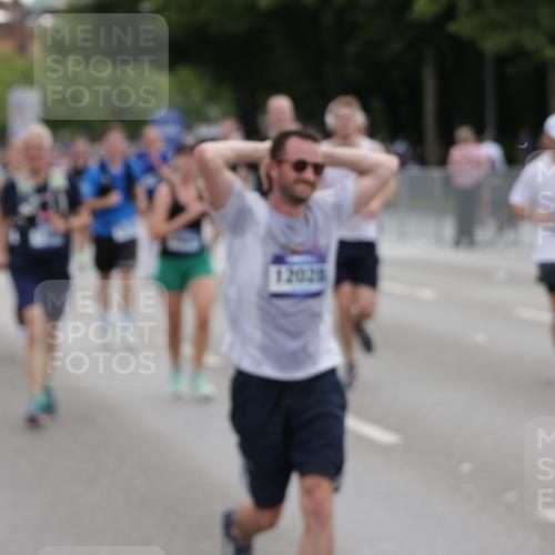 29.06.2025 - hella hamburg halbmarathon Jannik Wohlers http://msf.ph/oto/8310001 29.06.2025 10:38:26 Lombardsbrücke 56, 1232, 1390, 1451, 2524, 2534, 2693, 3307, 3323, 3726, 3927, 4028, 4257, 4259, 4260, 4316, 4320, 4964, 5913, 6875, 7263, 7849, 8367, 8583, 8747, 8783, 9455, 9708, 10554, 10604, 11059, 11635, 11697, 12028, 12072, 12075, 12722, 14557, 14558, 15755, 16181, 16346, 16388, 17333, 18050, 18504 meine-sportfotos.de