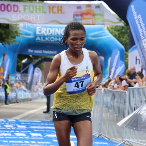 29.06.2025 - hella hamburg halbmarathon Strokosch-Dieckow http://msf.ph/oto/8310021 29.06.2025 10:12:19 Ziel 39, 47 meine-sportfotos.de