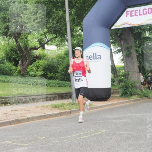 29.06.2025 - hella hamburg halbmarathon KatJ http://msf.ph/oto/8310027 29.06.2025 10:15:10 Zwischen KM18-KM19 1241 meine-sportfotos.de