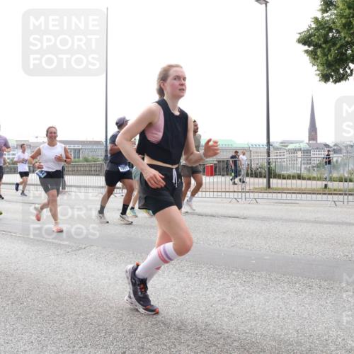 29.06.2025 - hella hamburg halbmarathon Lena Gebhardt http://msf.ph/oto/8310032 29.06.2025 10:37:15 Lombardsbrücke 18578, 33, 1022, 1118, 1253, 1276, 1337, 1339, 1488, 1490, 1597, 1819, 1952, 1954, 2016, 2031, 2072, 2104, 2272, 2480, 2486, 2552, 2640, 3127, 3165, 3714, 3873, 3895, 4097, 4347, 4733, 4996, 5146, 5171, 5186, 5224, 5538, 5560, 5640, 5786, 5789, 5790, 5940, 6172, 6359, 6584, 6804, 6821, 6955, 7085, 7202, 7235, 7544, 7707, 7773, 7777, 7823, 8007, 8257, 8258, 8315, 8758, 8811, 8843, 8936, 8937, 9054, 9055, 9295, 9524 meine-sportfotos.de