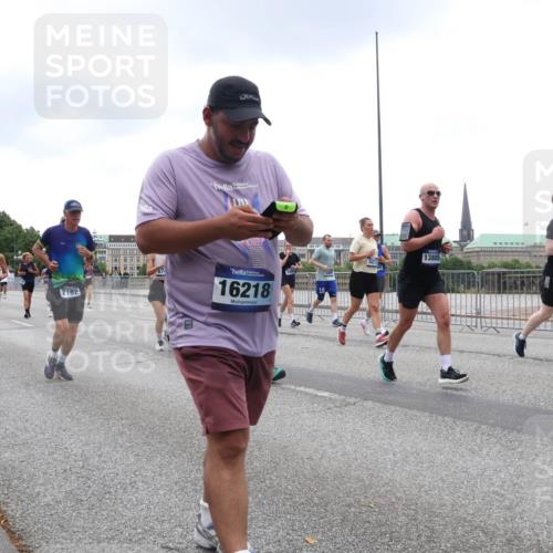 29.06.2025 - hella hamburg halbmarathon Lena Gebhardt http://msf.ph/oto/8310054 29.06.2025 10:46:56 Lombardsbrücke 18924, 7827, 2162, 16218, 13885, 1073, 1185, 1286, 1363, 1371, 1375, 1593, 1607, 1720, 1837, 1961, 1999, 2162, 2211, 2320, 2327, 2537, 2555, 2556, 2665, 2697, 2981, 3277, 3406, 3407, 3469, 3734, 3823, 4202, 4239, 4296, 4342, 4355, 4483, 4604, 5111, 5114, 5700, 5796, 5953, 6124, 6161, 6485, 6496, 6740, 7073, 7303, 7412, 7430, 7431, 7767, 7827, 8131, 8477, 8486, 8551, 8553, 8684, 8706, 8967, 9691, 10230, 13969, 14261, 15852, 16882, 16987 meine-sportfotos.de