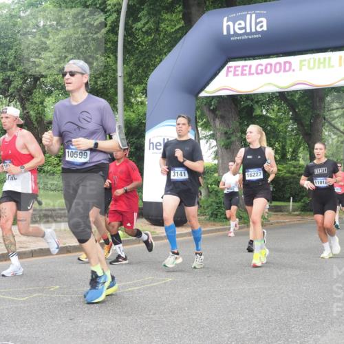 29.06.2025 - hella hamburg halbmarathon KatJ http://msf.ph/oto/8310060 29.06.2025 10:44:32 Zwischen KM18-KM19 1239, 1387, 2656, 3141, 4579, 6592 meine-sportfotos.de