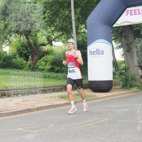 29.06.2025 - hella hamburg halbmarathon KatJ http://msf.ph/oto/8310071 29.06.2025 10:15:10 Zwischen KM18-KM19 1241 meine-sportfotos.de