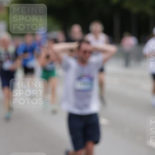 29.06.2025 - hella hamburg halbmarathon Jannik Wohlers http://msf.ph/oto/8310076 29.06.2025 10:38:26 Lombardsbrücke 56, 1232, 1390, 1451, 2524, 2534, 2693, 3307, 3323, 3726, 3927, 4028, 4257, 4259, 4260, 4316, 4320, 4964, 5913, 6875, 7263, 7849, 8367, 8583, 8747, 8783, 9455, 9708, 10554, 10604, 11059, 11635, 11697, 12028, 12072, 12075, 12722, 14557, 14558, 15755, 16181, 16346, 16388, 17333, 18050, 18504 meine-sportfotos.de