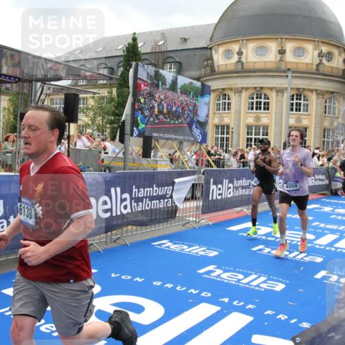 29.06.2025 - hella hamburg halbmarathon Michael Strokosch http://msf.ph/oto/8310171 29.06.2025 10:58:28 Ziel 4550, 4708, 4767, 5347, 6138, 6147, 7476, 9485, 11808, 14355, 15434, 16531, 17415, 18266, 18891, 19166 meine-sportfotos.de