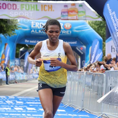 29.06.2025 - hella hamburg halbmarathon Strokosch-Dieckow http://msf.ph/oto/8310187 29.06.2025 10:12:18 Ziel 39, 47 meine-sportfotos.de