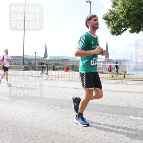29.06.2025 - hella hamburg halbmarathon Lena Gebhardt http://msf.ph/oto/8310195 29.06.2025 10:12:14 Lombardsbrücke 7474, 1062, 1610, 1790, 1850, 2661, 2963, 2964, 3248, 3262, 3746, 4453, 4499, 4554, 5166, 5176, 5379, 5597, 5598, 6822, 6871, 6966, 7474, 9191, 9253, 9254, 9405, 9705, 10042, 10409, 10581, 10685, 11507, 11509, 11525, 11537, 11581, 11917, 12473, 13171, 13542, 13958, 14060, 14196, 14313, 14384, 14863, 14868, 15137, 16379, 16976, 17638, 17774, 18261, 18395, 18429, 18655 meine-sportfotos.de
