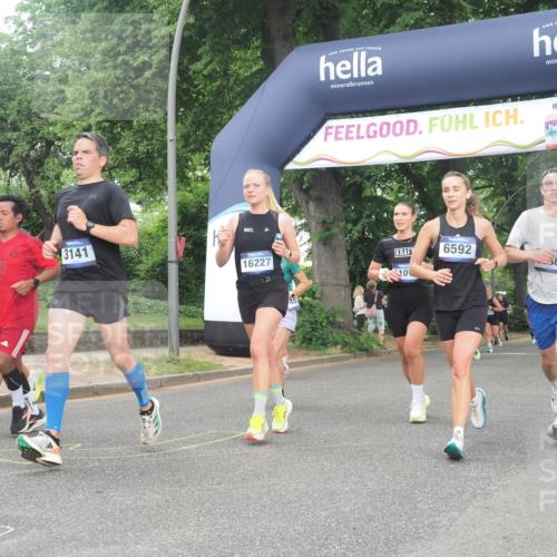 29.06.2025 - hella hamburg halbmarathon KatJ http://msf.ph/oto/8310237 29.06.2025 10:44:33 Zwischen KM18-KM19 1239, 1387, 3141, 4579, 6592 meine-sportfotos.de