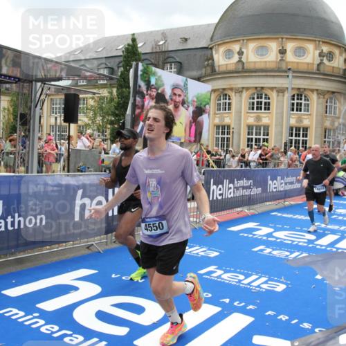 29.06.2025 - hella hamburg halbmarathon Michael Strokosch http://msf.ph/oto/8310255 29.06.2025 10:58:29 Ziel 4550, 4767, 5347, 6138, 7476, 9485, 11808, 14355, 15434, 16531, 17415, 18266, 18891, 19166 meine-sportfotos.de