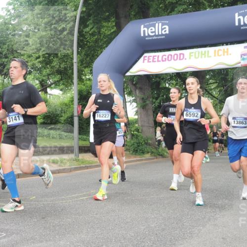 29.06.2025 - hella hamburg halbmarathon KatJ http://msf.ph/oto/8310268 29.06.2025 10:44:33 Zwischen KM18-KM19 1239, 1387, 3141, 4579, 6592 meine-sportfotos.de