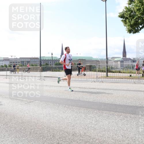 29.06.2025 - hella hamburg halbmarathon Lena Gebhardt http://msf.ph/oto/8310282 29.06.2025 10:12:15 Lombardsbrücke 1150, 2661, 1062, 1610, 1790, 1850, 2661, 2963, 2964, 3182, 3248, 3262, 3746, 4453, 4499, 4554, 5166, 5176, 5379, 5597, 5598, 6822, 6871, 6966, 7014, 7474, 9191, 9253, 9254, 9405, 9705, 10042, 10409, 10581, 10685, 11507, 11509, 11525, 11537, 11581, 11917, 12473, 13171, 13542, 13958, 14060, 14196, 14313, 14384, 14863, 14868, 15137, 16379, 16473, 16976, 17638, 17774, 18261, 18395, 18429, 18493, 18655 meine-sportfotos.de