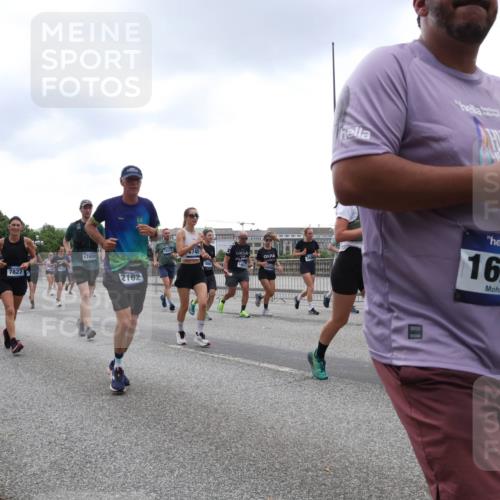 29.06.2025 - hella hamburg halbmarathon Lena Gebhardt http://msf.ph/oto/8310293 29.06.2025 10:46:57 Lombardsbrücke 18924, 5700, 7827, 17459, 2162, 18315, 6740, 1401, 16218, 13885, 1073, 1185, 1286, 1363, 1371, 1375, 1593, 1607, 1720, 1961, 1999, 2162, 2211, 2320, 2327, 2537, 2555, 2556, 2665, 2697, 2981, 3277, 3406, 3407, 3469, 3734, 3823, 4202, 4239, 4296, 4342, 4355, 4483, 4604, 5111, 5114, 5700, 5796, 5953, 6124, 6161, 6485, 6496, 6740, 7073, 7412, 7430, 7431, 7767, 7827, 8131, 8477, 8486, 8551, 8553, 8684, 8706, 8967, 9691, 10230, 13969, 14261, 15852, 16882, 16987 meine-sportfotos.de