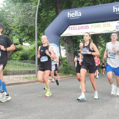 29.06.2025 - hella hamburg halbmarathon KatJ http://msf.ph/oto/8310301 29.06.2025 10:44:33 Zwischen KM18-KM19 1239, 1387, 3141, 4579, 6592 meine-sportfotos.de