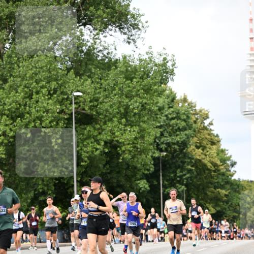 29.06.2025 - hella hamburg halbmarathon Dr. Thomas Lammeyer http://msf.ph/oto/8310326 29.06.2025 10:38:25 Kennedybrücke 1025, 1705, 1764, 1787, 2038, 2276, 2464, 2496, 2510, 2511, 2933, 3145, 3829, 4445, 4479, 4540, 4942, 5096, 5566, 5569, 5609, 5691, 6034, 6109, 6574, 6718, 6727, 7324, 7329, 7644, 8202, 8277, 8282, 9094, 9514, 10007, 10071, 10561, 10564, 11122, 11338, 11432 meine-sportfotos.de