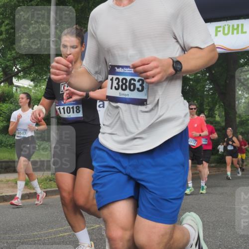 29.06.2025 - hella hamburg halbmarathon KatJ http://msf.ph/oto/8310361 29.06.2025 10:44:34 Zwischen KM18-KM19 1239, 1387, 3141, 4579, 6592 meine-sportfotos.de
