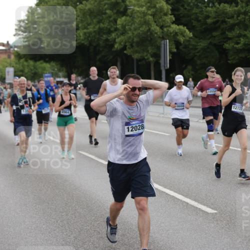 29.06.2025 - hella hamburg halbmarathon Jannik Wohlers http://msf.ph/oto/8310374 29.06.2025 10:38:27 Lombardsbrücke 56, 1232, 1390, 1451, 2524, 2534, 2693, 3307, 3726, 3927, 4257, 4259, 4260, 4316, 4320, 4964, 5913, 6062, 6875, 7263, 7849, 8367, 8583, 8747, 8783, 9455, 9708, 10554, 10604, 11059, 11635, 12028, 12072, 12075, 12722, 13060, 14557, 14558, 14856, 15755, 16181, 16346, 16388, 17333, 18050, 18504 meine-sportfotos.de